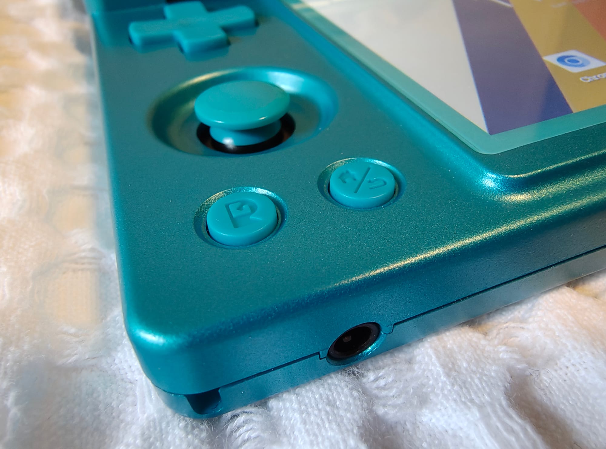 Hands-On With The Anbernic RG DS; The DSi Reimagined