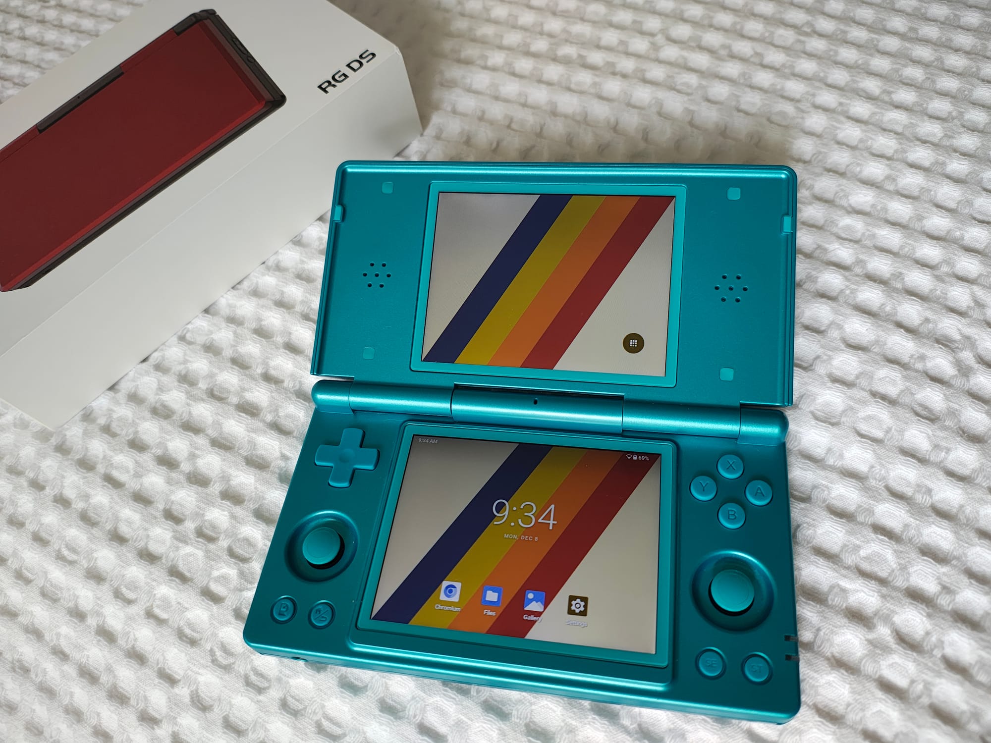 Hands-On With The Anbernic RG DS; The DSi Reimagined